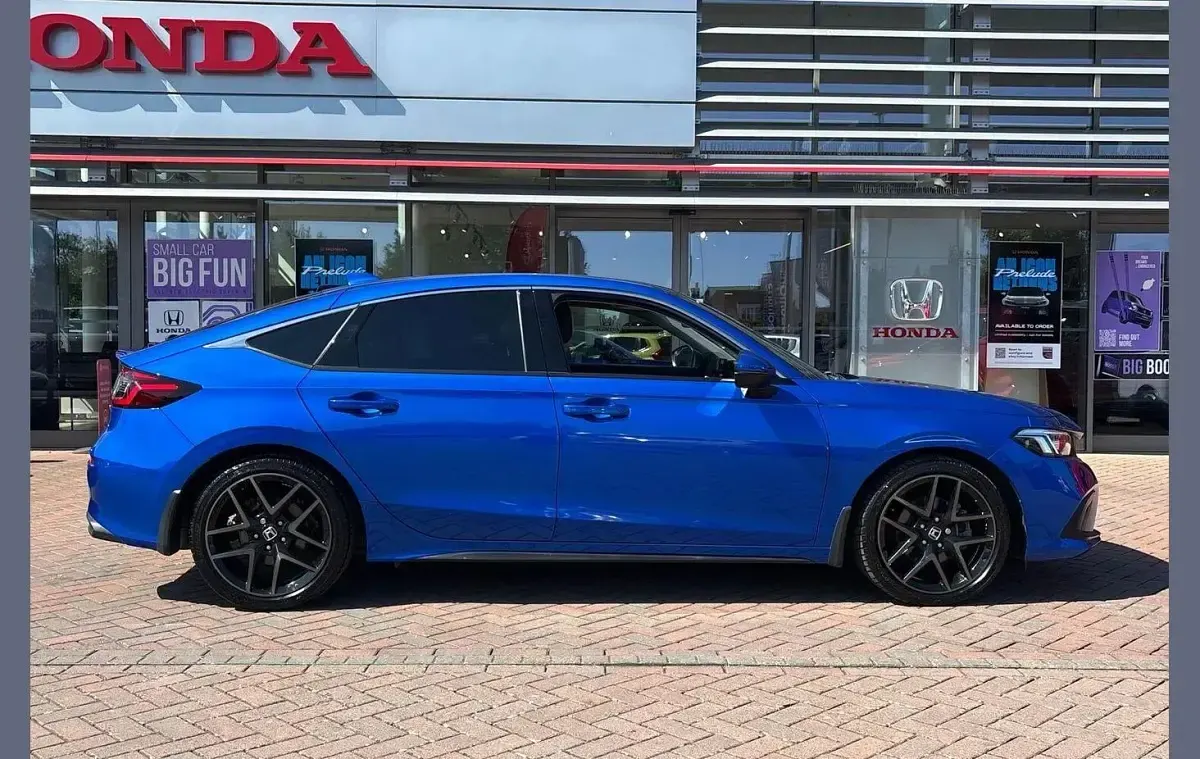 Used Honda Civic Advance 184 HP (135 kW) 2023 Crystal blue Hatchback