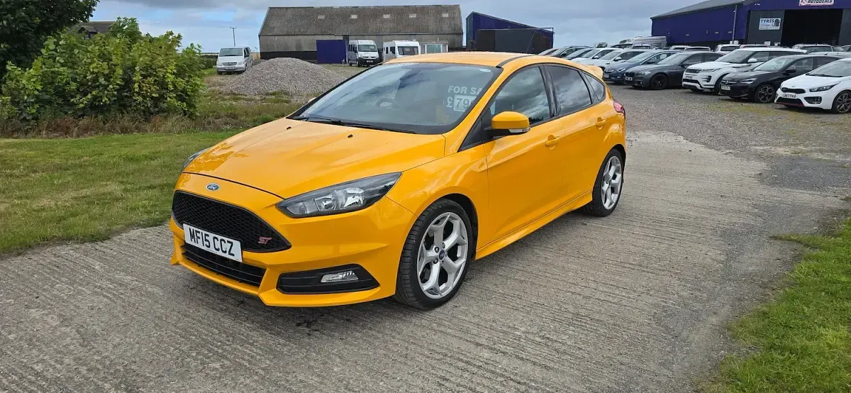 Used Ford Focus ST 250 HP (183 kW) 2015 Yellow Hatchback