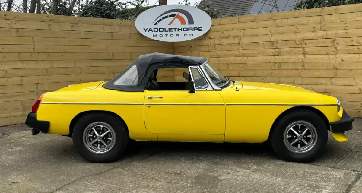 Used MG B 1975 Yellow Cabriolet