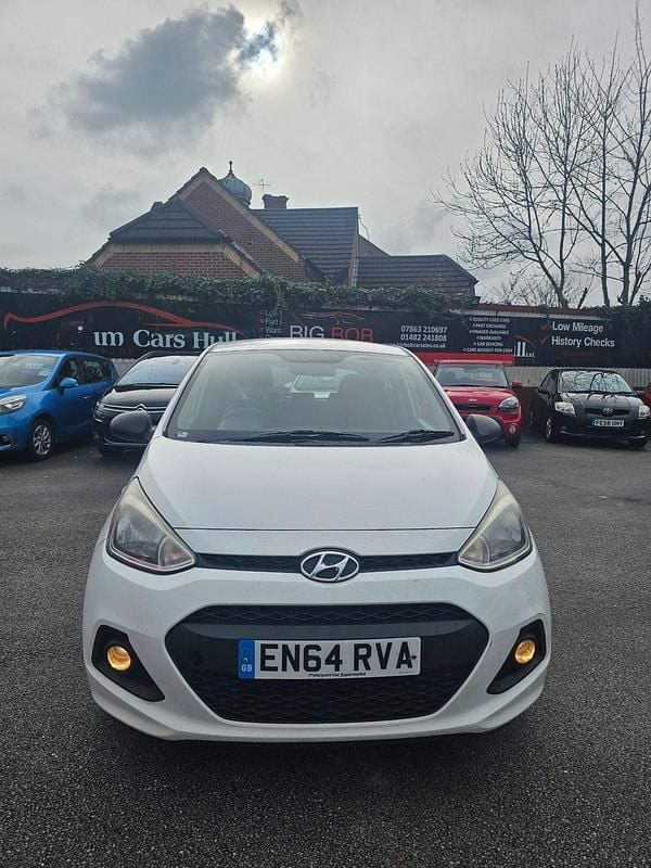 Used Hyundai i10 67 HP (49 kW) 2015 White Hatchback