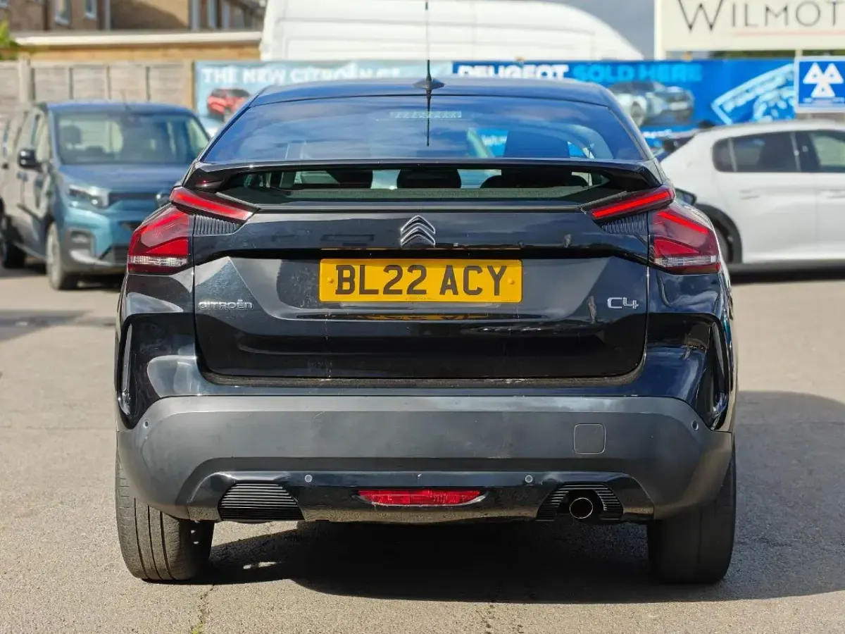 Used Citroën C4 PureTech 99 HP (72 kW) 2022 Black Hatchback