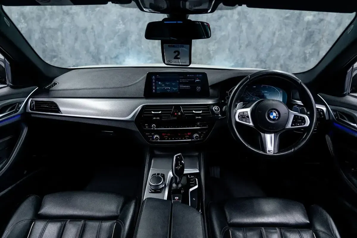 Used BMW 520 M Sport 187 HP (137 kW) 2019 White Sedan