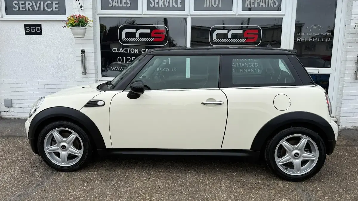 Used Mini Cooper Hatch 120 HP (88 kW) 2009 White Hatchback