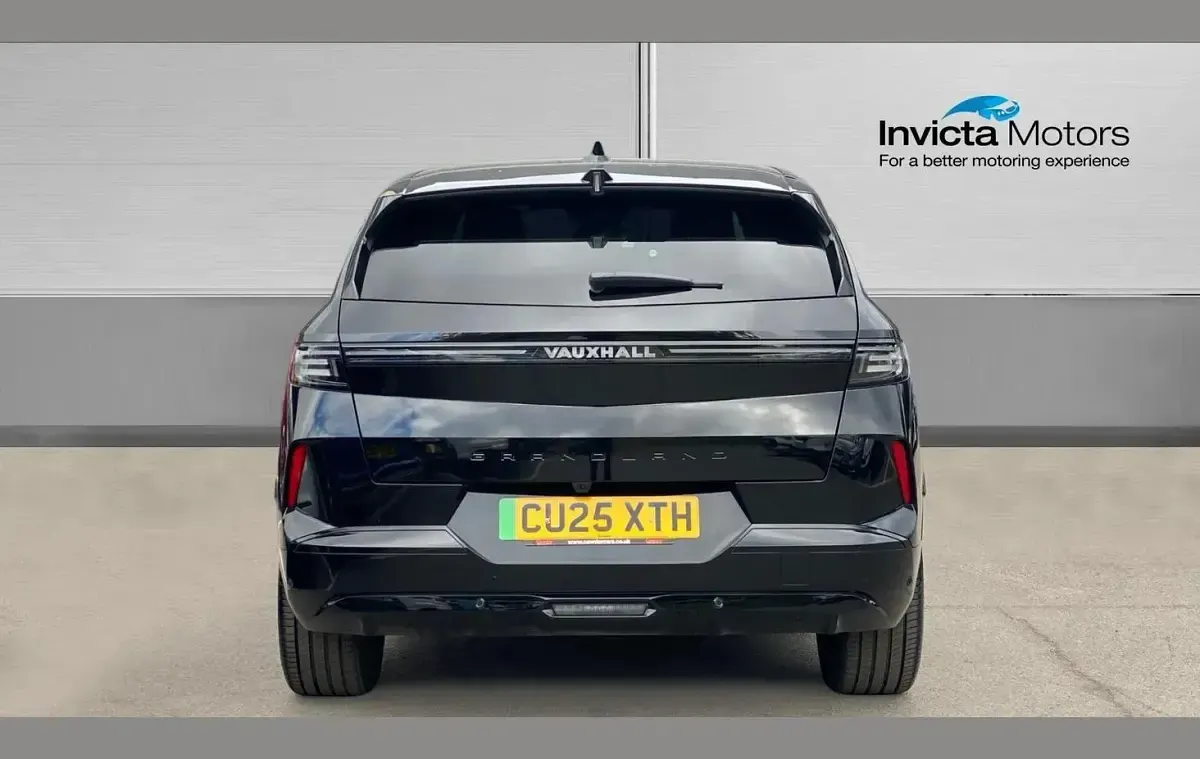 Used Vauxhall Grandland Ultimate 156 kW (213 HP) 2025 Black SUV