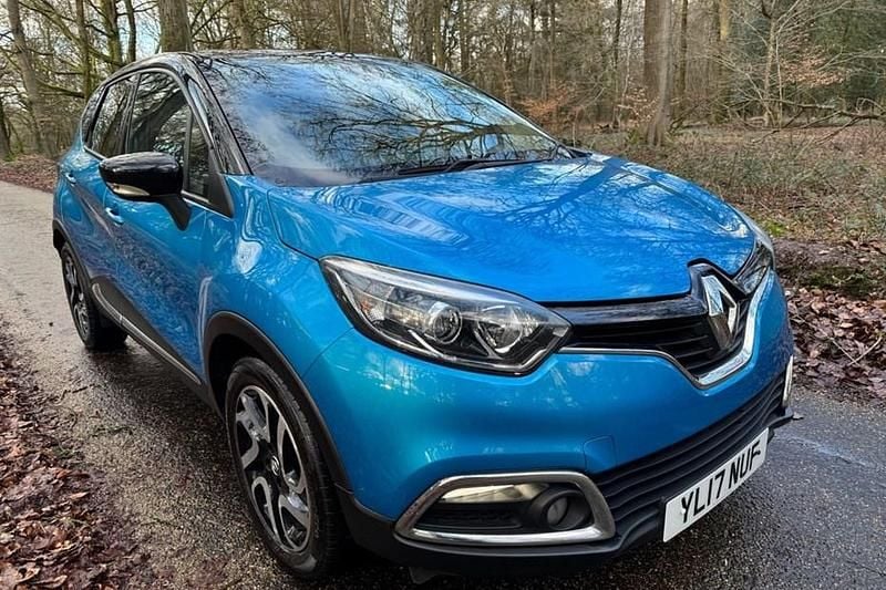 Used Renault Captur Dynamique 90 HP (66 kW) 2017 Blue/black SUV
