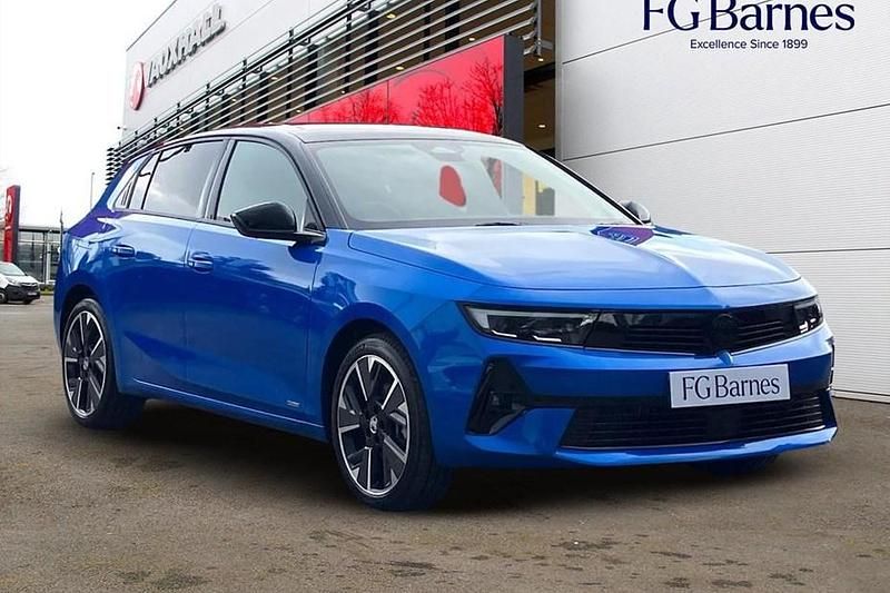 Used 2023 Vauxhall Astra Ultimate Hatchback | £17,199 (Good price) - Image 1/1