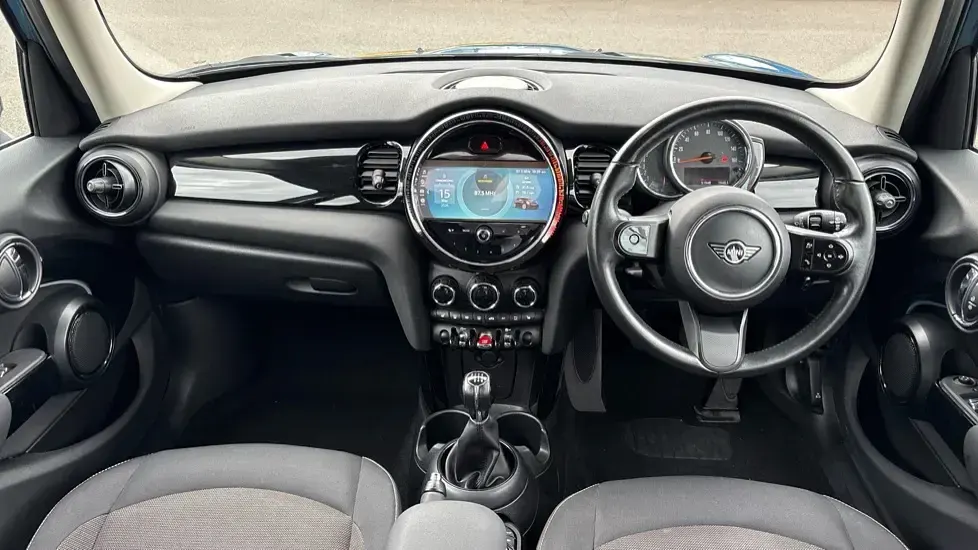Used Mini Cooper Classic 134 HP (98 kW) 2022 Blue Hatchback