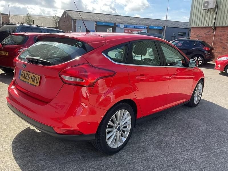 Used Ford Focus Titanium X 120 HP (88 kW) 2017 Red Hatchback
