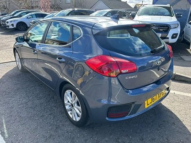 Używany Kia Ceed 134 KM (98 kW) 2017 Niebieski Hatchback