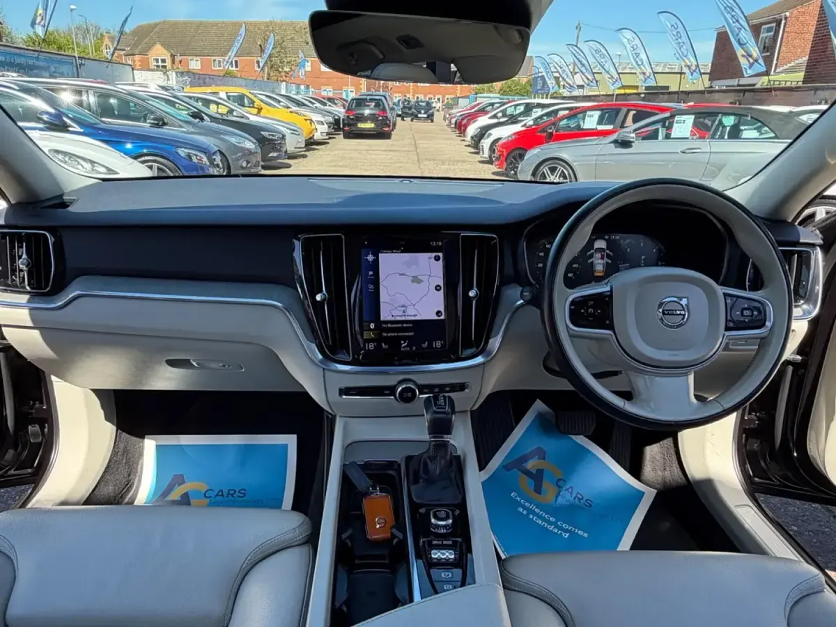 Used Volvo V60 CC 190 HP (139 kW) 2020 Black Estate