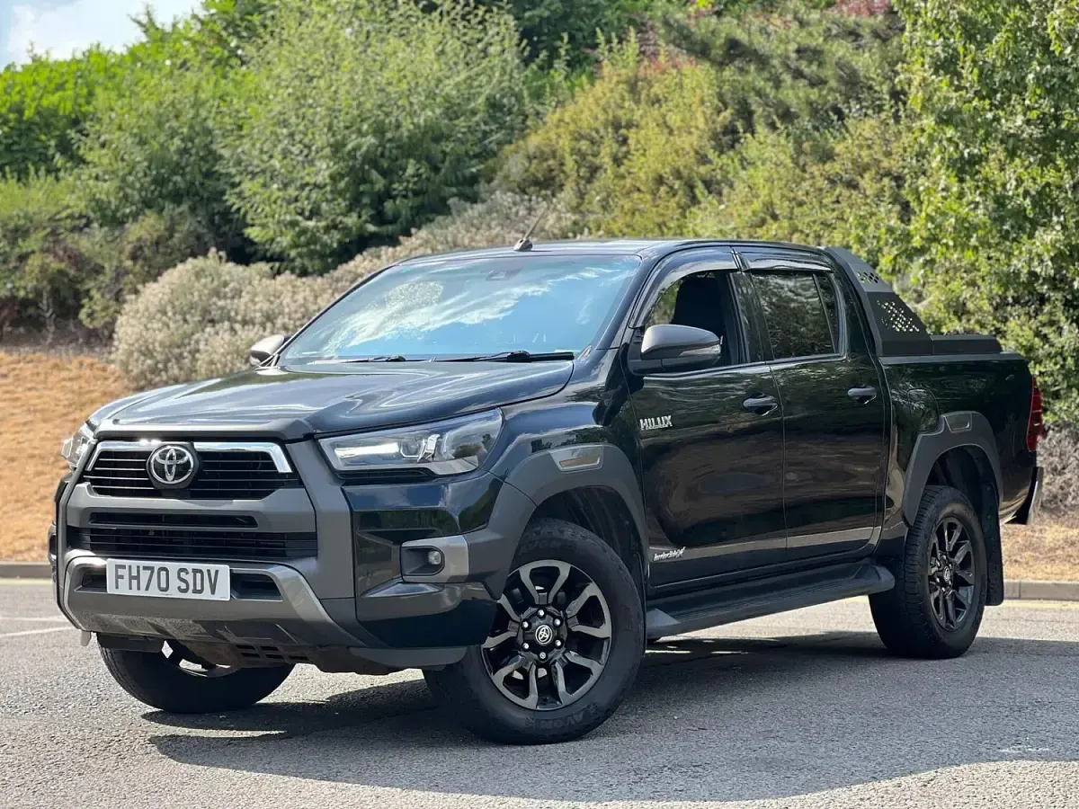 Used Toyota HiLux 204 HP (150 kW) 2021 Black Pickup