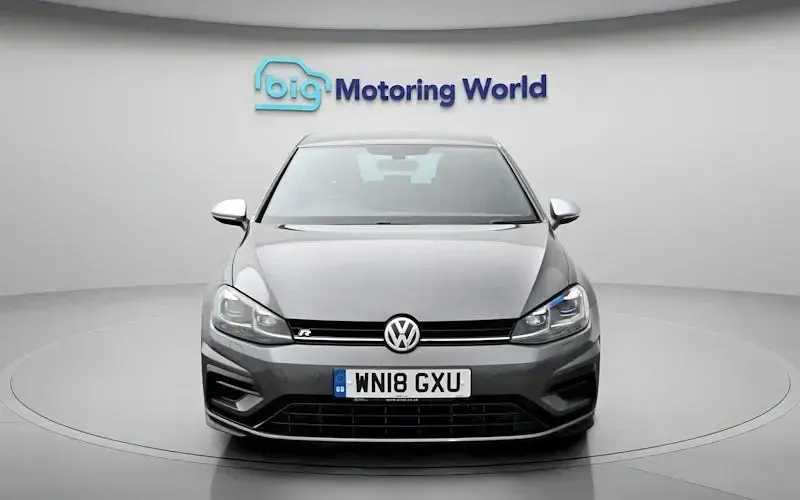 Begagnad VW Golf VII R 310 HK (228 kW) 2018 Grå Halvkombi