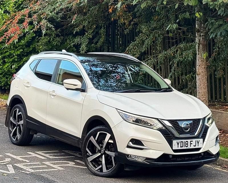 White Used 2018 Nissan Qashqai Tekna SUV | £7,695 (Fair price) - Image 1/4