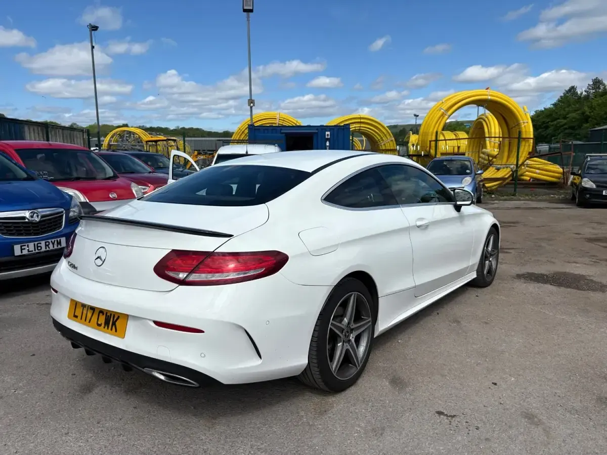Begagnad Mercedes C250 AMG line 2017 Vit Sportkupé