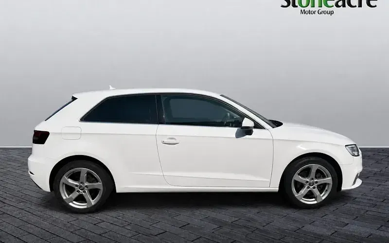 Used Audi A3 Sportback Sport 116 HP (85 kW) 2017 White Hatchback