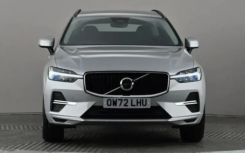 Used Volvo XC60 Core 250 HP (183 kW) 2023 Silver SUV