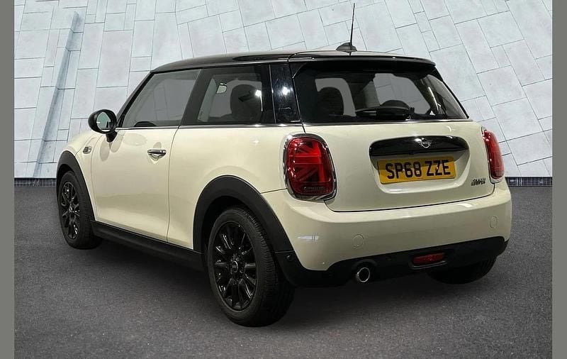Used Mini Cooper Hatch 136 HP (100 kW) 2018 White Hatchback