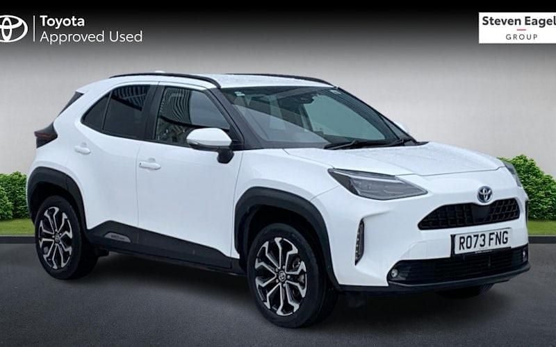 Used 2025 Toyota Yaris Hybrid Design Estate | £23,290 (Fair price) - Image 1/4