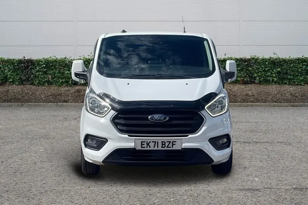 Used Ford Transit Custom Limited 170 HP (125 kW) 2021 White Van