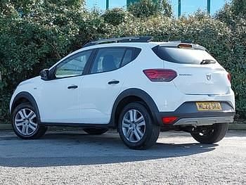 Used Dacia Sandero Essentiel 91 HP (66 kW) 2022 White Hatchback