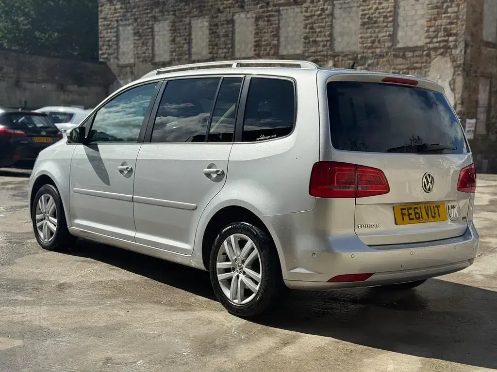 Used VW Touran SE 105 HP (77 kW) 2011 Silver MPV