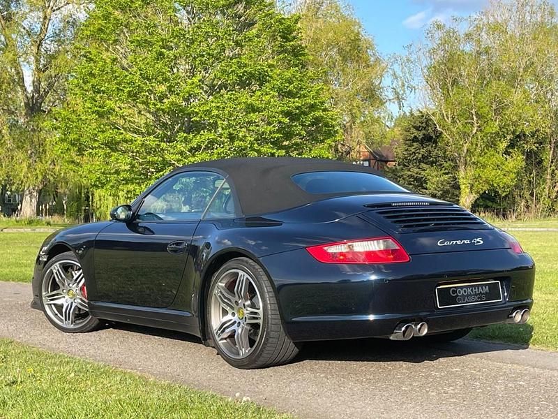 Begagnad Porsche 911 355 HK (261 kW) 2007 Blå Cab