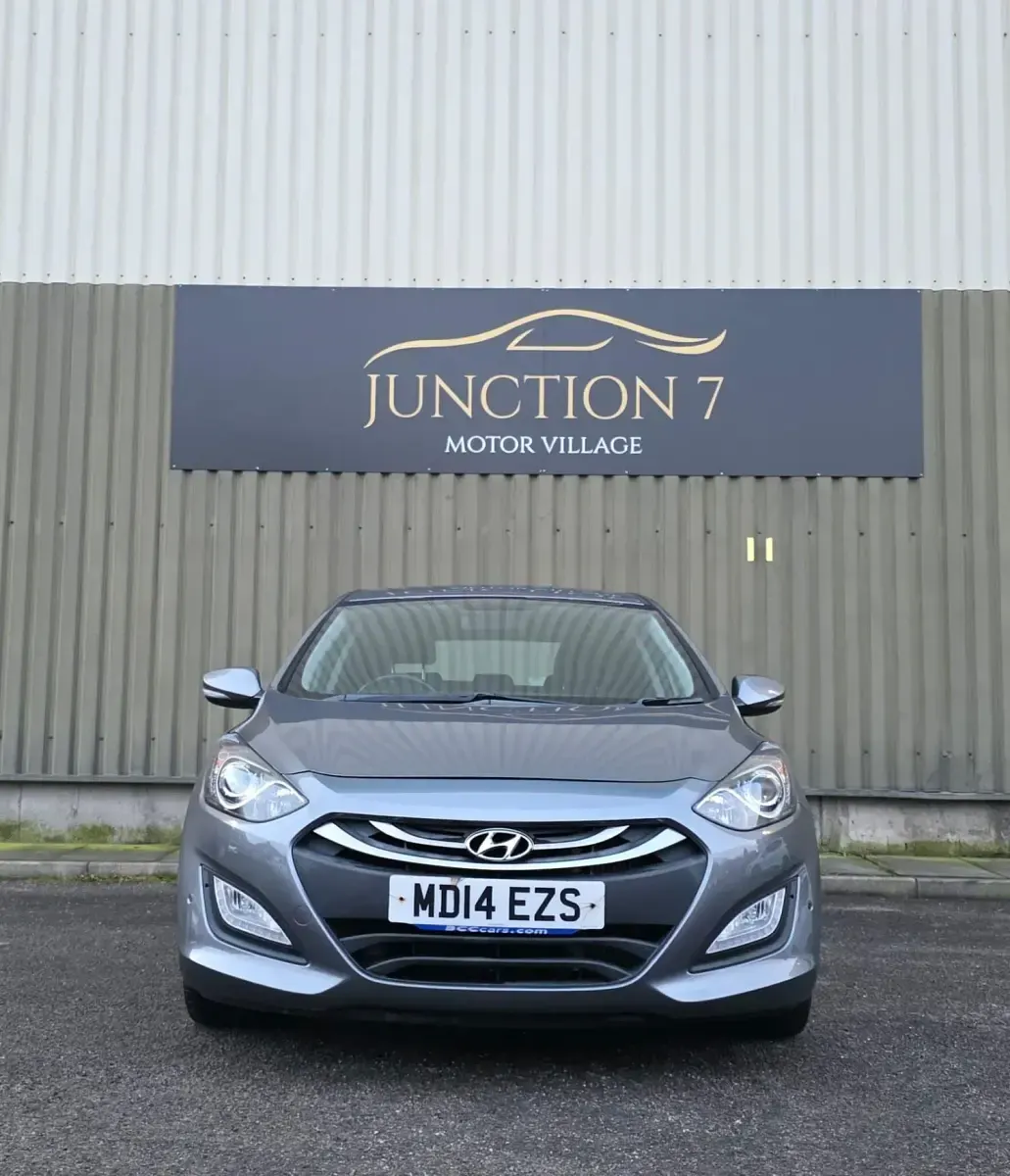 Begagnad Hyundai i30 Style 128 HK (94 kW) 2014 Grå Halvkombi