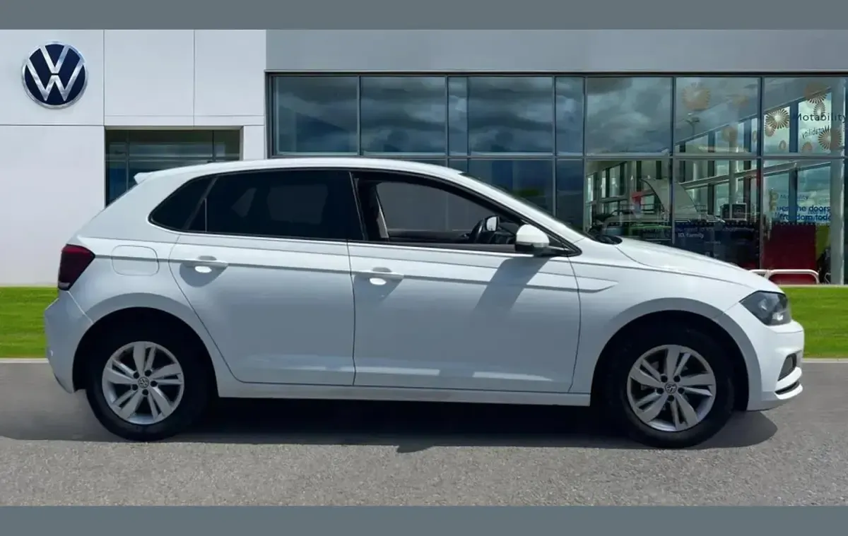 Used VW Polo SE 95 HP (69 kW) 2018 White Hatchback