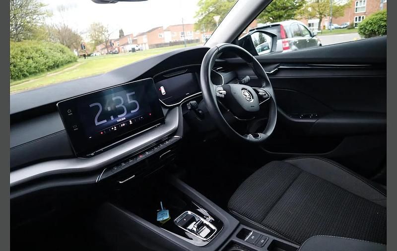 Begagnad Skoda Octavia SE Technology 200 HK (147 kW) 2023 Svart Kombi