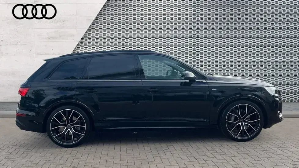 New Audi Q7 Black Edition 286 HP (210 kW) 2026 Black SUV
