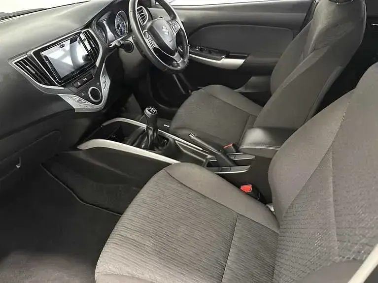 Used Suzuki Baleno SZ5 90 HP (66 kW) 2018 White Hatchback
