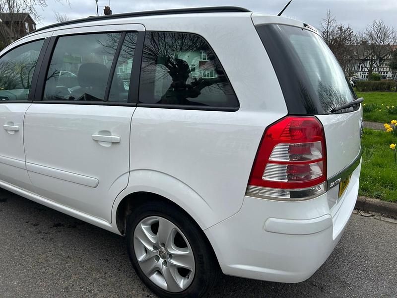 Used Vauxhall Zafira 2015 White MPV