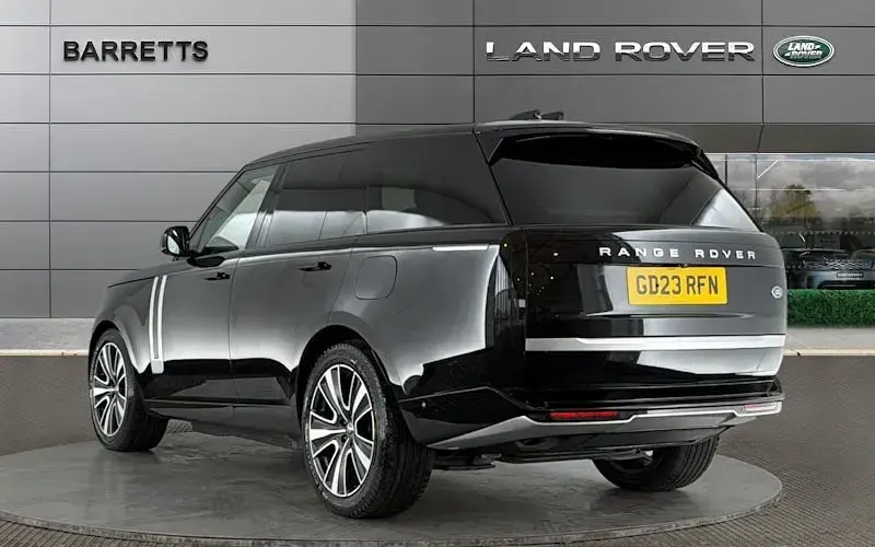 Käytetty Land Rover Range Rover First Edition 510 HP (375 kW) 2023 Katumaasturi