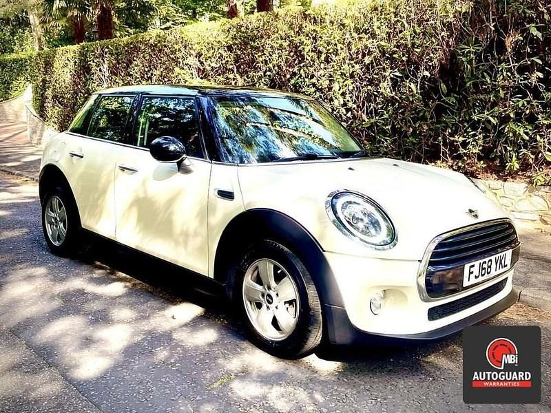 Used Mini Cooper Classic 136 HP (100 kW) 2018 White Hatchback