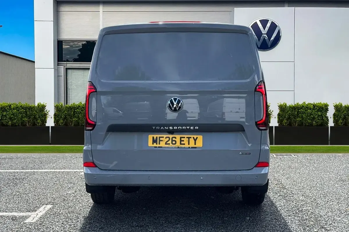 Nowe VW Transporter Pro 148 KM (108 kW) 2026 Szary Van