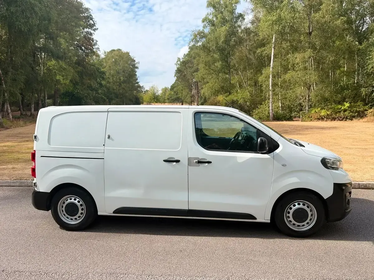 Used Peugeot Expert 2017 White Van