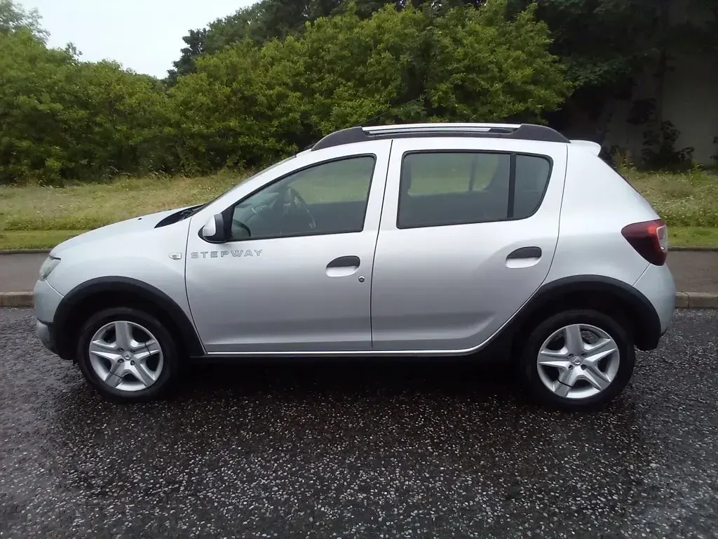 Used Dacia Sandero Lauréate 2015 Silver Hatchback