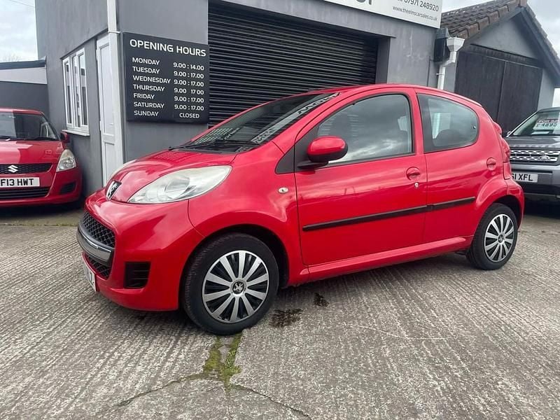 Used Peugeot 107 68 HP (50 kW) 2011 Red Hatchback