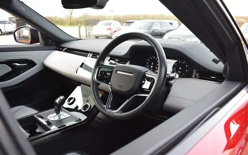 Used Land Rover Range Rover evoque SE Dynamic 253 HP (186 kW) 2021 Red SUV