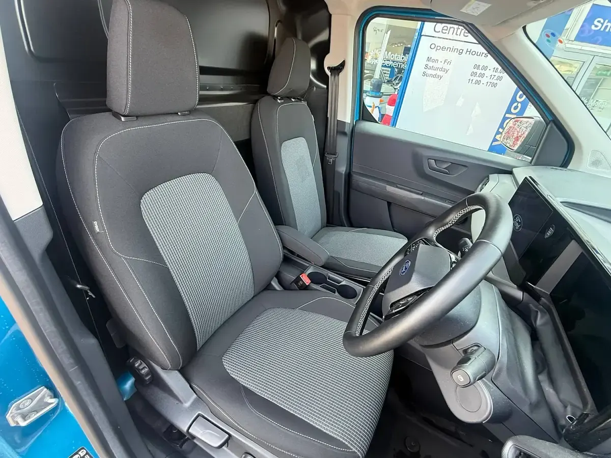 Used Ford Transit Trend 100 kW (136 HP) 2026 Blue Van