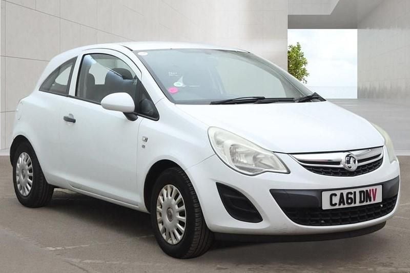 Used Vauxhall Corsa S 65 HP (47 kW) 2012 White Hatchback