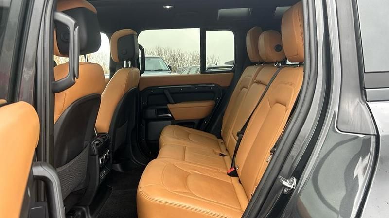 Usado Land Rover Defender 525 CV (386 kW) 2023 Gris SUV
