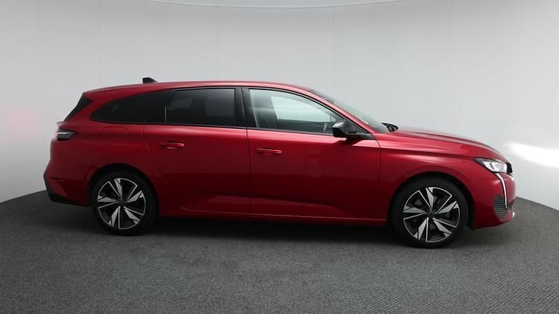 Used Peugeot 308 Allure 130 HP (95 kW) 2022 Red Estate