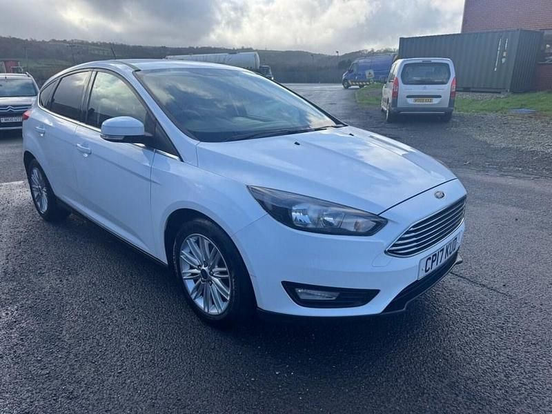 Used Ford Focus Zetec 120 HP (88 kW) 2017 White Hatchback