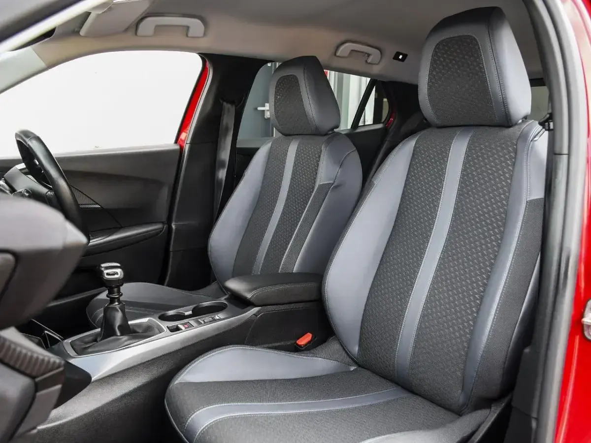 Second-hand Peugeot 2008 Allure Premium 129 CP (94 kW) 2021 Roșu SUV