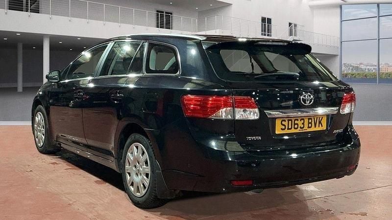Used Toyota Avensis Active 126 HP (92 kW) 2013 Black Estate