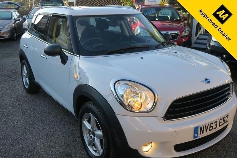 White Used 2013 Mini One Countryman SUV | £5,995 (A bit pricey) - Image 1/2