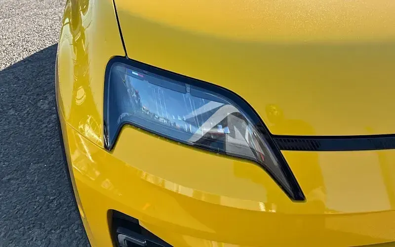 New Renault 5 E-Tech Iconic 110 kW (150 HP) 2026 Yellow Hatchback