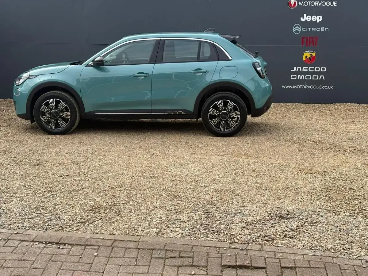New Fiat 600 S 99 HP (72 kW) 2026 Blue SUV