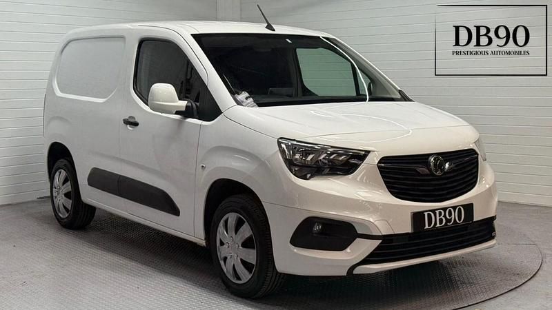 White Used 2021 Vauxhall Combo Sportive MPV | £7,795 (Good price) - Image 1/4